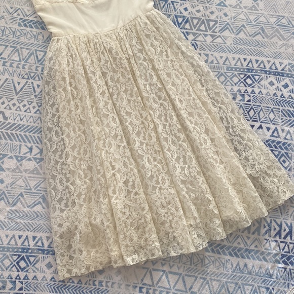 ๐Host Pick!๐ Vintage Lace Dress ๐ - Picture 3 of 8